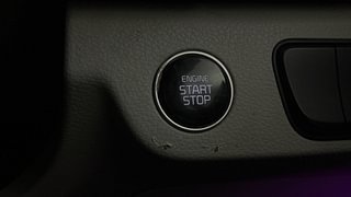 Used 2020 Kia Seltos HTX G Petrol Manual top_features Keyless start