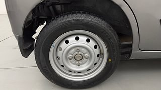 Used 2017 Maruti Suzuki Wagon R 1.0 [2010-2019] LXi Petrol Manual tyres RIGHT REAR TYRE RIM VIEW