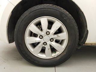 Used 2012 Hyundai i20 [2012-2014] Sportz 1.2 Petrol Manual tyres LEFT FRONT TYRE RIM VIEW