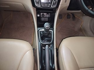 Used 2017 maruti-suzuki Ciaz Delta 1.3 Diesel Diesel Manual interior GEAR  KNOB VIEW