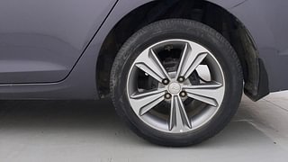 Used 2019 Hyundai Verna [2017-2020] 1.6 VTVT SX Petrol Manual tyres LEFT REAR TYRE RIM VIEW