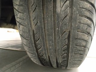 Used 2012 Hyundai i20 [2012-2014] Sportz 1.2 Petrol Manual tyres LEFT FRONT TYRE TREAD VIEW