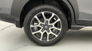 Used 2022 Maruti Suzuki XL6 Zeta AT Petrol Petrol Automatic tyres RIGHT REAR TYRE RIM VIEW