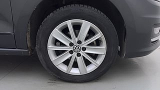 Used 2016 Volkswagen Vento [2015-2019] Highline Diesel AT Diesel Automatic tyres RIGHT FRONT TYRE RIM VIEW