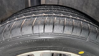 Used 2018 Maruti Suzuki Ciaz Alpha AT Petrol Petrol Automatic tyres RIGHT REAR TYRE TREAD VIEW