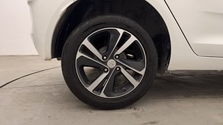 Used 2023 Tata Altroz XZ Plus 1.2 Petrol Manual tyres RIGHT REAR TYRE RIM VIEW