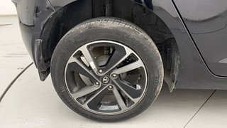 Used 2022 Tata Altroz XZ Plus 1.2 Dark Edition Petrol Manual tyres RIGHT REAR TYRE RIM VIEW