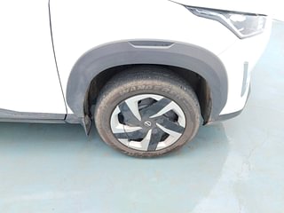 Used 2023 Nissan Magnite XL Petrol Manual tyres RIGHT FRONT TYRE RIM VIEW