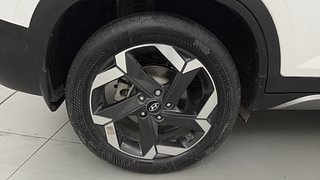 Used 2021 Hyundai Alcazar Platinum 7 STR 1.5 Diesel MT Diesel Manual tyres RIGHT REAR TYRE RIM VIEW