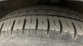 Used 2016 Hyundai Grand i10 [2013-2017] Asta AT 1.2 Kappa VTVT Petrol Automatic tyres RIGHT FRONT TYRE TREAD VIEW