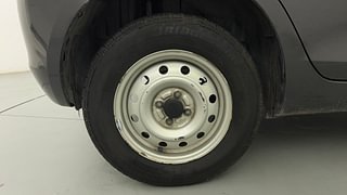 Used 2016 Maruti Suzuki Swift [2011-2017] LXi Petrol Manual tyres RIGHT REAR TYRE RIM VIEW