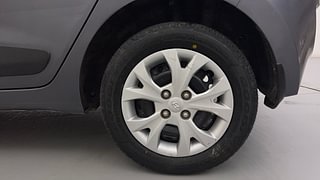 Used 2014 Hyundai Grand i10 [2013-2017] Sportz 1.2 Kappa VTVT Petrol Manual tyres LEFT REAR TYRE RIM VIEW