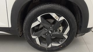 Used 2021 Hyundai Alcazar Platinum 7 STR 1.5 Diesel MT Diesel Manual tyres RIGHT FRONT TYRE RIM VIEW