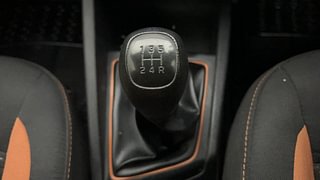 Used 2017 Hyundai Elite i20 [2014-2018] Asta 1.2 Dual Tone Petrol Manual interior GEAR  KNOB VIEW
