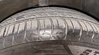 Used 2015 Hyundai Grand i10 [2013-2017] Asta AT 1.2 Kappa VTVT Petrol Automatic tyres RIGHT FRONT TYRE TREAD VIEW