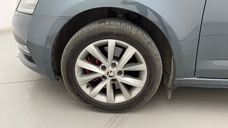 Used 2019 Skoda Octavia [2017-2019] 1.8 TSI AT L K Petrol Automatic tyres LEFT FRONT TYRE RIM VIEW