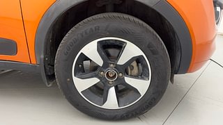 Used 2018 Tata Nexon [2017-2020] XZ Plus Dual Tone roof Petrol Petrol Manual tyres RIGHT FRONT TYRE RIM VIEW