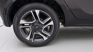 Used 2022 Tata Tiago XZA+ AMT Petrol Automatic tyres RIGHT REAR TYRE RIM VIEW