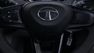 Used 2022 Tata Tiago XZA+ AMT Petrol Automatic top_features Airbags