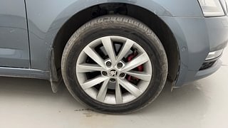Used 2019 Skoda Octavia [2017-2019] 1.8 TSI AT L K Petrol Automatic tyres RIGHT FRONT TYRE RIM VIEW