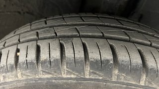 Used 2020 Renault Kwid 1.0 RXT(O) SCE Petrol Manual tyres RIGHT FRONT TYRE TREAD VIEW