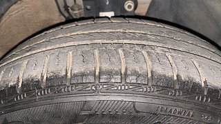 Used 2016 Volkswagen Vento [2015-2019] Highline Petrol AT Petrol Automatic tyres RIGHT FRONT TYRE TREAD VIEW