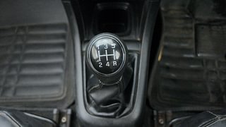 Used 2013 Maruti Suzuki Swift [2011-2017] VXi Petrol Manual interior GEAR  KNOB VIEW