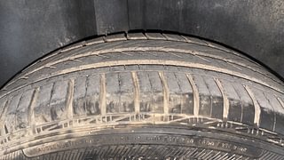 Used 2016 Volkswagen Vento [2015-2019] Highline Petrol AT Petrol Automatic tyres RIGHT REAR TYRE TREAD VIEW