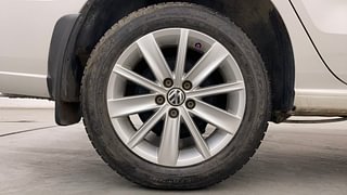 Used 2016 Volkswagen Vento [2015-2019] Highline Petrol AT Petrol Automatic tyres RIGHT REAR TYRE RIM VIEW