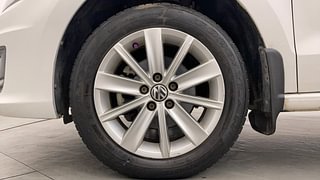 Used 2016 Volkswagen Vento [2015-2019] Highline Petrol AT Petrol Automatic tyres LEFT FRONT TYRE RIM VIEW