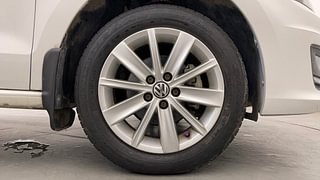 Used 2016 Volkswagen Vento [2015-2019] Highline Petrol AT Petrol Automatic tyres RIGHT FRONT TYRE RIM VIEW