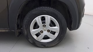 Used 2017 Renault Kwid [2015-2019] 1.0 RXT Opt Petrol Manual tyres RIGHT FRONT TYRE RIM VIEW