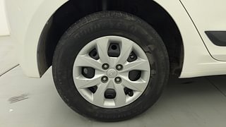 Used 2015 Hyundai Elite i20 [2014-2018] Sportz 1.2 Petrol Manual tyres RIGHT REAR TYRE RIM VIEW