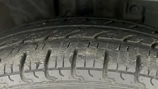 Used 2019 Renault Kwid [2015-2019] 1.0 RXT AMT Opt Petrol Automatic tyres RIGHT FRONT TYRE TREAD VIEW