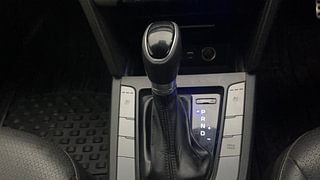 Used 2018 Hyundai Elantra [2016-2022] 2.0 SX(O) AT Petrol Automatic interior GEAR  KNOB VIEW