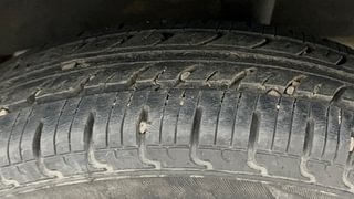 Used 2019 Renault Kwid [2015-2019] 1.0 RXT AMT Opt Petrol Automatic tyres LEFT REAR TYRE TREAD VIEW