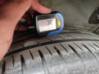 Used 2020 Hyundai Venue [2019-2021] SX 1.0 (O) Turbo Petrol Manual tyres RIGHT REAR TYRE TREAD VIEW