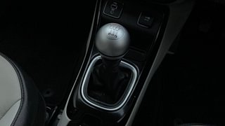 Used 2018 JEEP Compass [2017-2021] Limited 2.0 Diesel Diesel Manual interior GEAR  KNOB VIEW