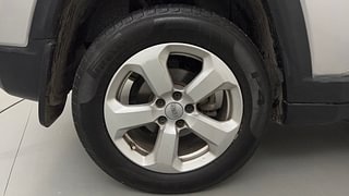 Used 2017 JEEP Compass [2017-2021] Limited 1.4 Petrol AT Petrol Automatic tyres RIGHT REAR TYRE RIM VIEW