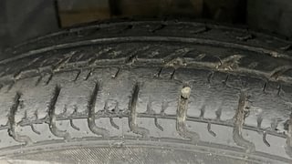 Used 2019 Renault Kwid [2015-2019] 1.0 RXT AMT Opt Petrol Automatic tyres LEFT FRONT TYRE TREAD VIEW