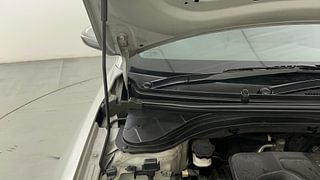 Used 2016 Hyundai Elantra [2016-2022] 2.0 SX(O) AT Petrol Automatic engine ENGINE RIGHT SIDE HINGE & APRON VIEW