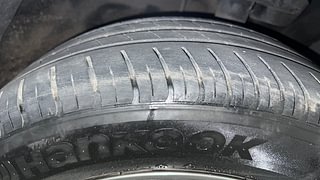 Used 2016 Hyundai Elantra [2016-2022] 2.0 SX(O) AT Petrol Automatic tyres RIGHT FRONT TYRE TREAD VIEW