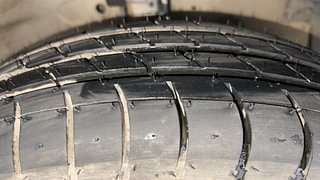 Used 2016 Maruti Suzuki Swift [2011-2017] VXi Petrol Manual tyres RIGHT FRONT TYRE TREAD VIEW