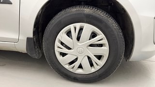 Used 2014 Maruti Suzuki Swift [2011-2017] VXi Petrol Manual tyres RIGHT FRONT TYRE RIM VIEW