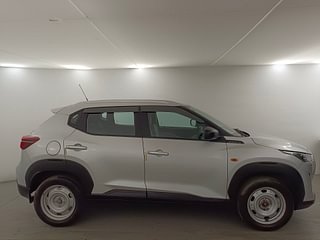 Used 2022 Nissan Magnite XE Petrol Manual exterior RIGHT SIDE VIEW