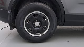 Used 2022 Tata Safari XM Diesel Manual tyres RIGHT REAR TYRE RIM VIEW