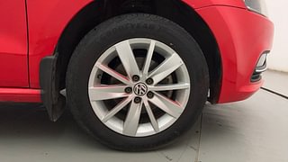 Used 2015 Volkswagen Polo [2015-2019] Highline1.2L (P) Petrol Manual tyres RIGHT FRONT TYRE RIM VIEW