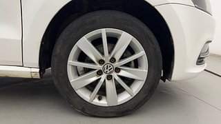 Used 2015 Volkswagen Polo [2015-2019] Highline1.2L (P) Petrol Manual tyres RIGHT FRONT TYRE RIM VIEW