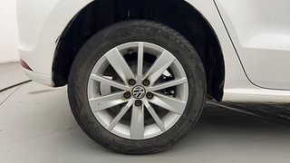 Used 2015 Volkswagen Polo [2015-2019] Highline1.2L (P) Petrol Manual tyres RIGHT REAR TYRE RIM VIEW