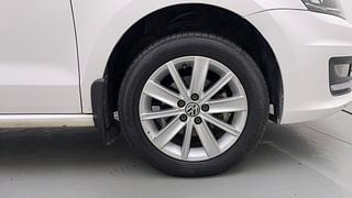 Used 2017 Volkswagen Vento [2015-2019] Highline Petrol Petrol Manual tyres RIGHT FRONT TYRE RIM VIEW